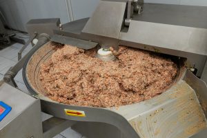 trộn nguyên liệu dồi sụn