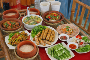 sườn rim mặn ngọt cơm niêu