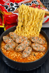 Mì trộn tại nhà phong cách gen Z