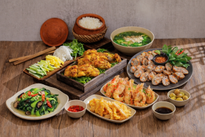 trứng chiên thịt bằm ăn cơm niêu