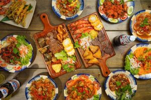 Dồi sụn ăn kèm bún đậu trong quán nhậu
