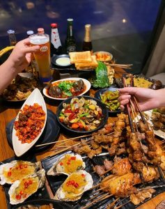 Món dồi sụn nướng sa tế bán chạy tại quán nhậu