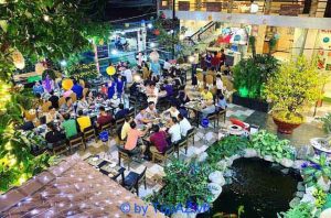 Chủ quán khảo sát địa điểm kinh doanh